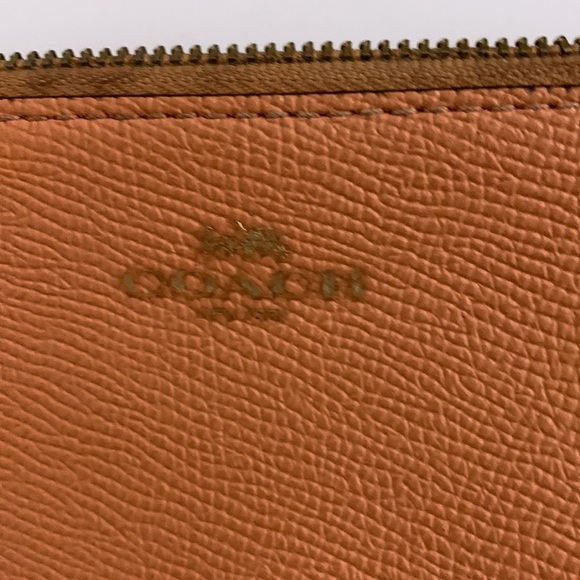 Coach wallet coral colored - Picture 2 of 4